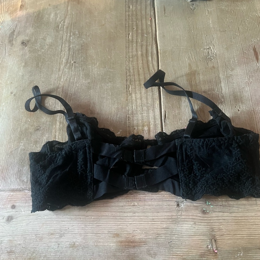 Free people woman’s Elegant Black Lace Bra - Picture 9 of 13